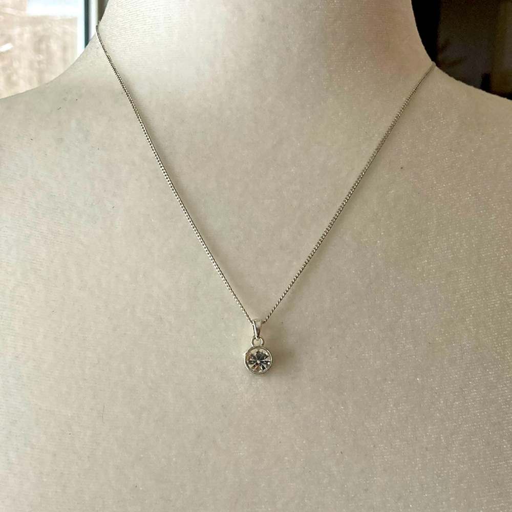 Crystal pendant necklace